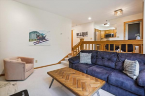 One bedroom condo with Sports Center, Shuttle service Highridge I10